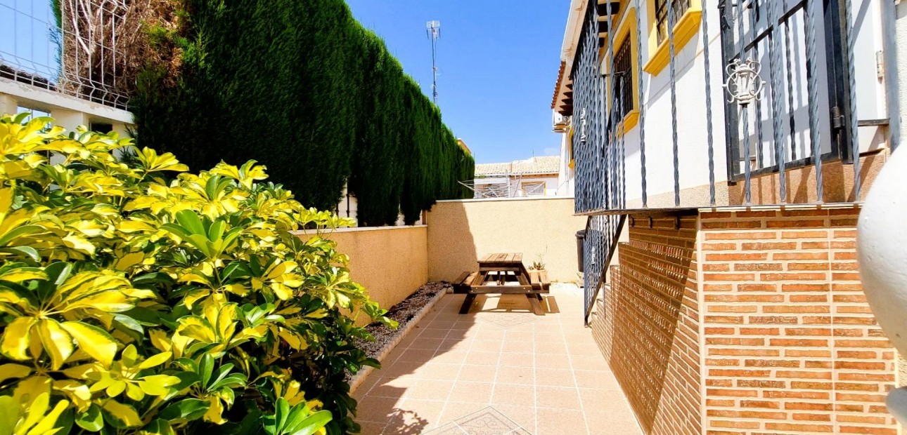 Herverkoop - Villa -
Orihuela Costa - Lomas de Cabo Roig-Los Dolses