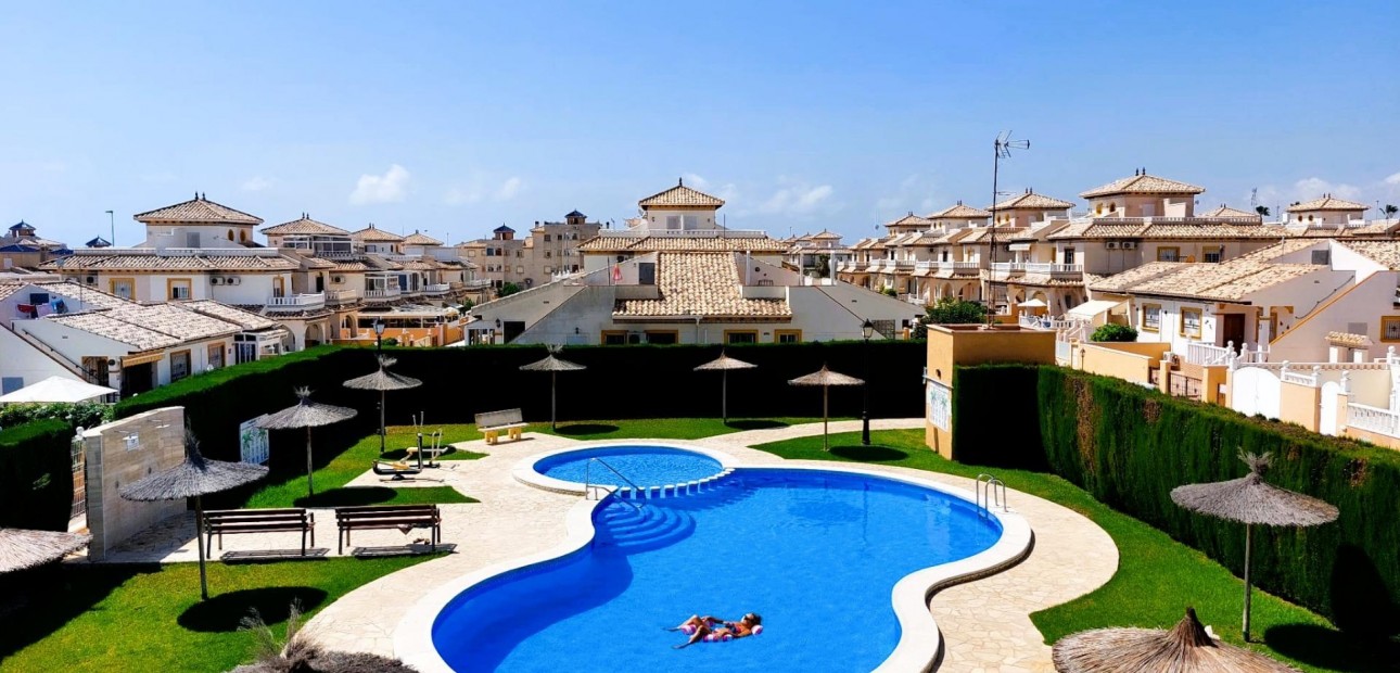 Herverkoop - Villa -
Orihuela Costa - Lomas de Cabo Roig-Los Dolses