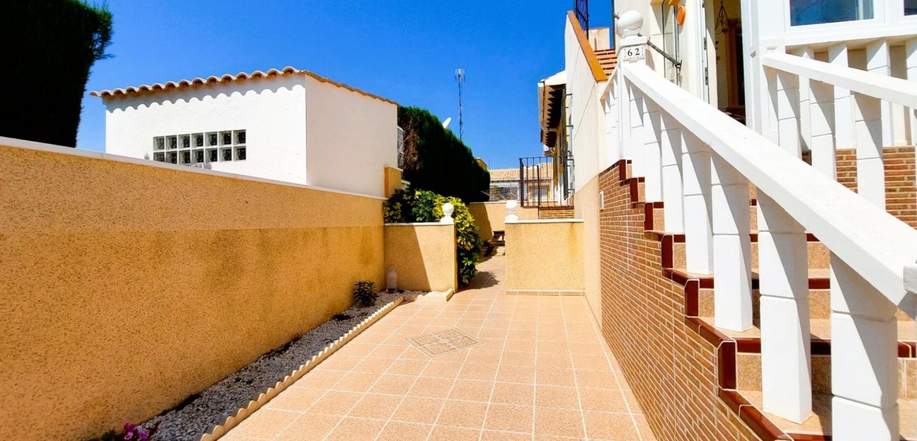 Herverkoop - Villa -
Orihuela Costa - Lomas de Cabo Roig-Los Dolses