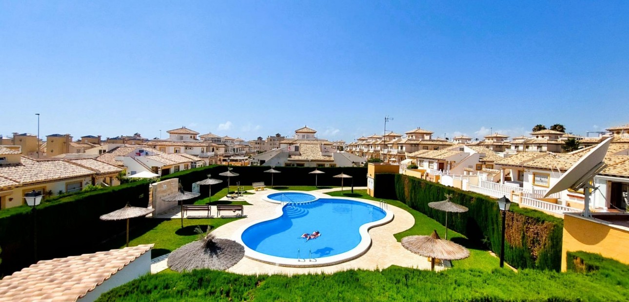 Herverkoop - Villa -
Orihuela Costa - Lomas de Cabo Roig-Los Dolses
