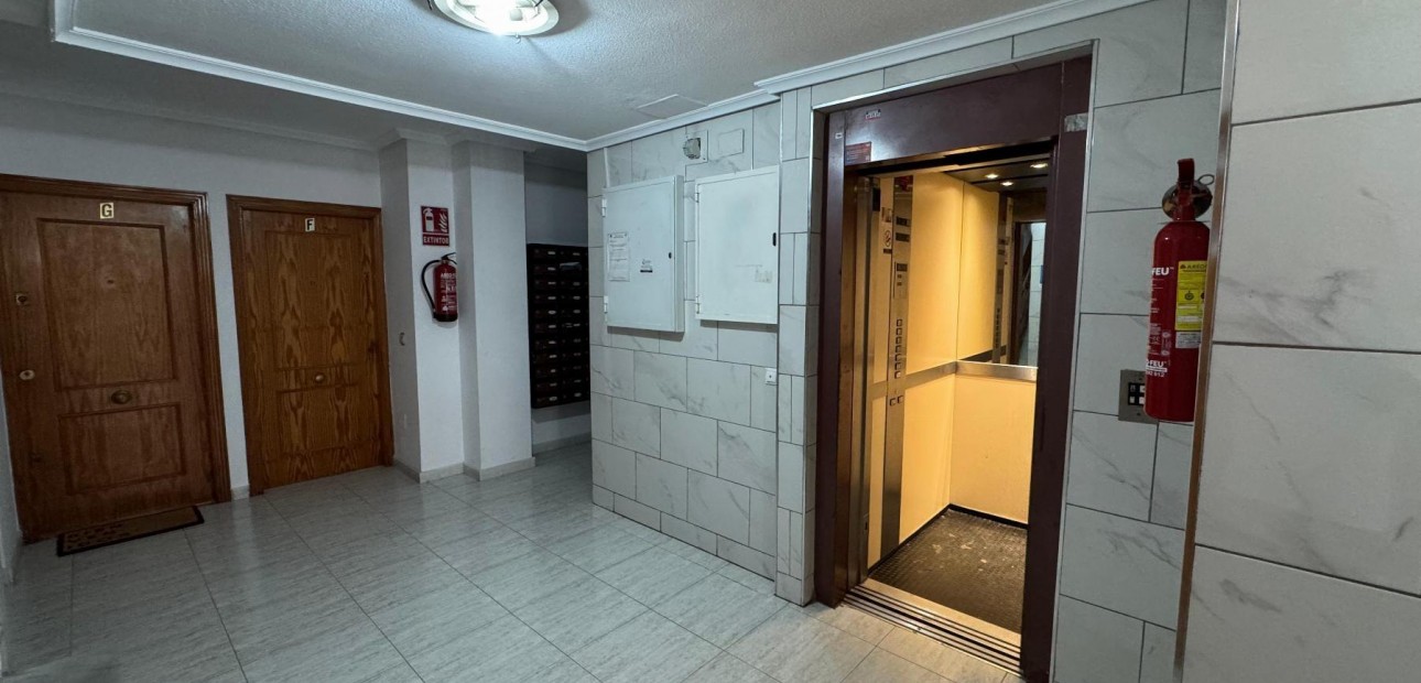 Sale - Apartment / flat -
Torrevieja - Estacion de autobuses