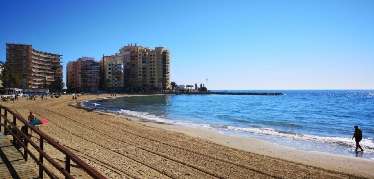 Sale - Apartment / flat -
Torrevieja - Estacion de autobuses