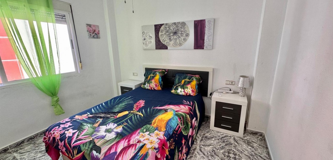 Sale - Apartment / flat -
Torrevieja - Estacion de autobuses