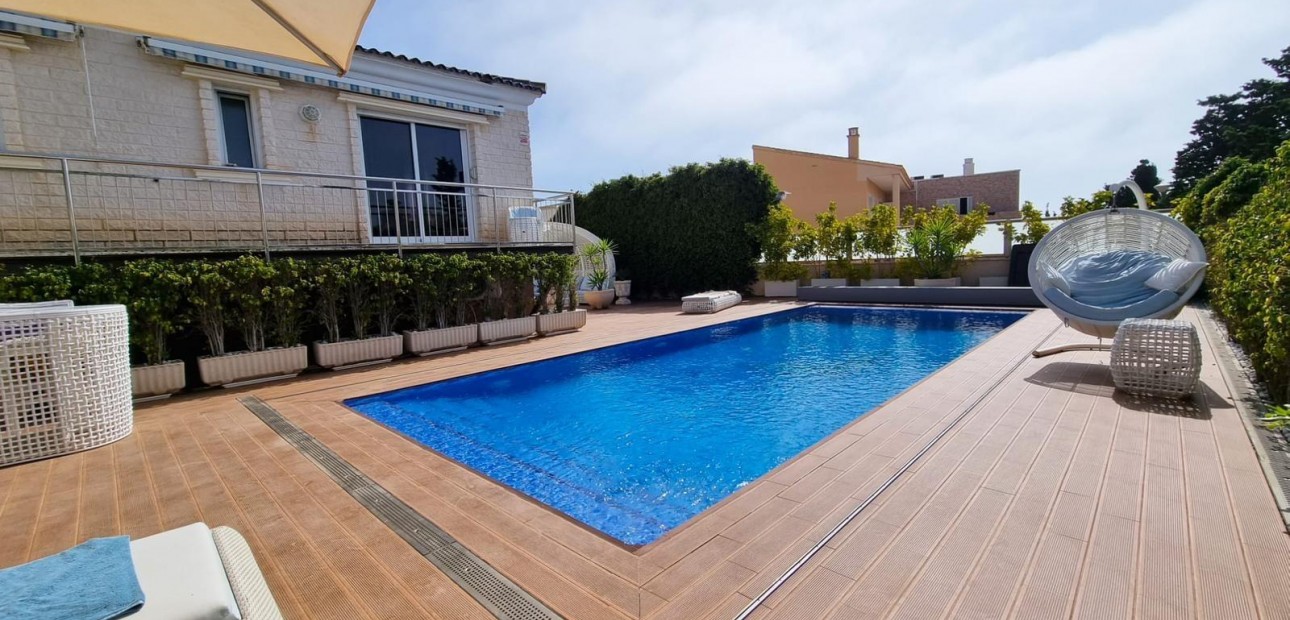 Sale - Villa -
Torrevieja - Torre la mata