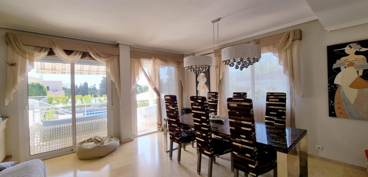 Sale - Villa -
Torrevieja - Torre la mata