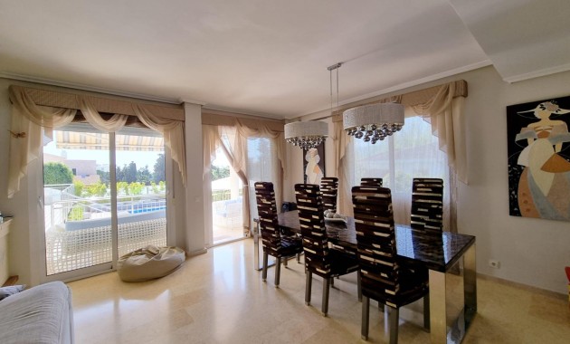 Sale - Villa -
Torrevieja - Torre la mata