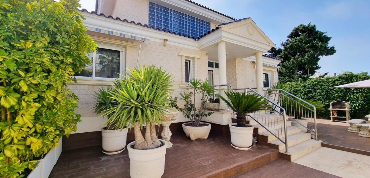 Sale - Villa -
Torrevieja - Torre la mata