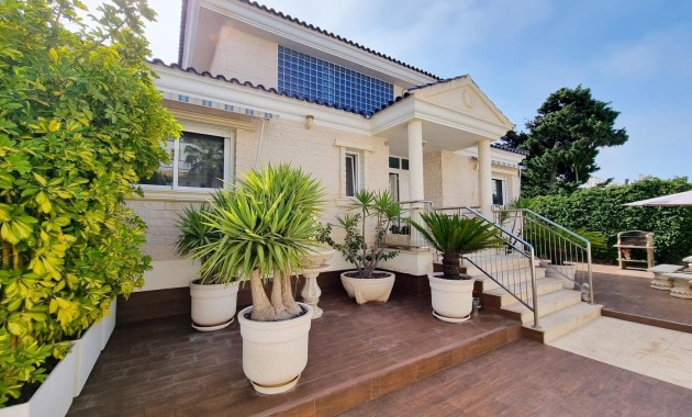 Sale - Villa -
Torrevieja - Torre la mata
