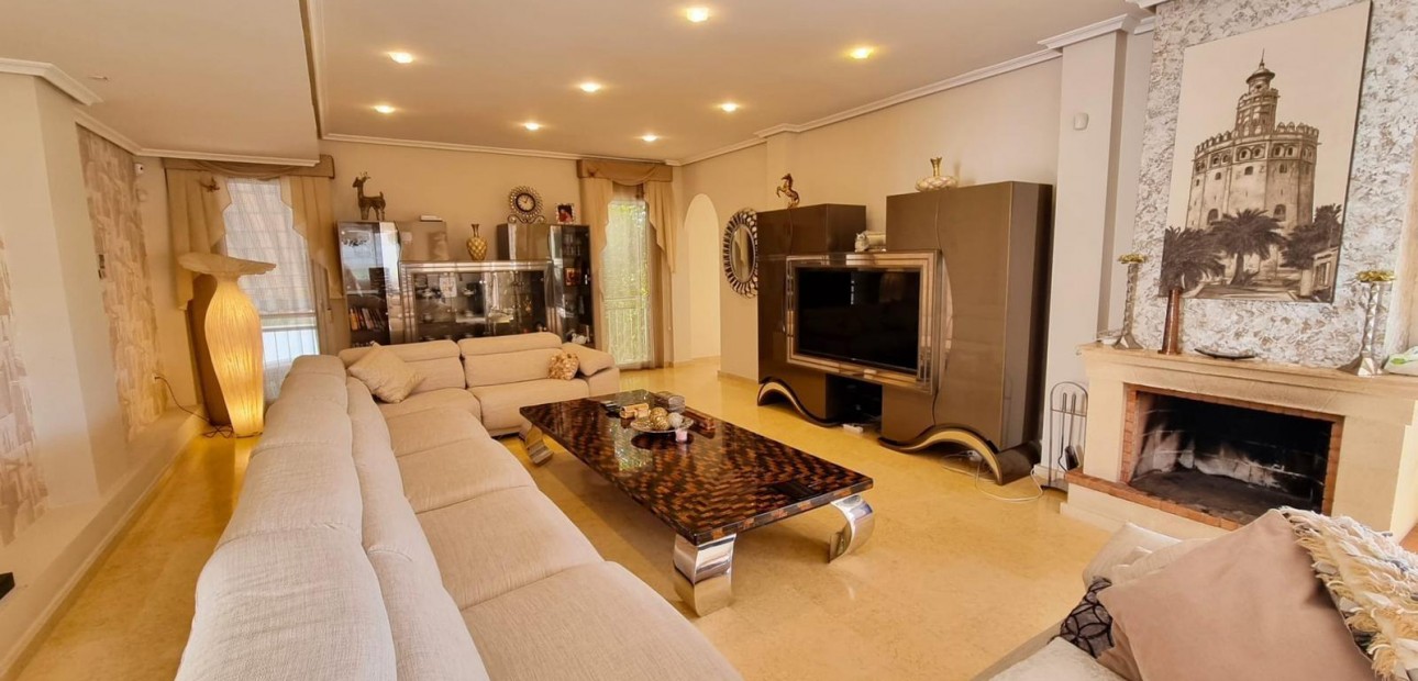 Sale - Villa -
Torrevieja - Torre la mata