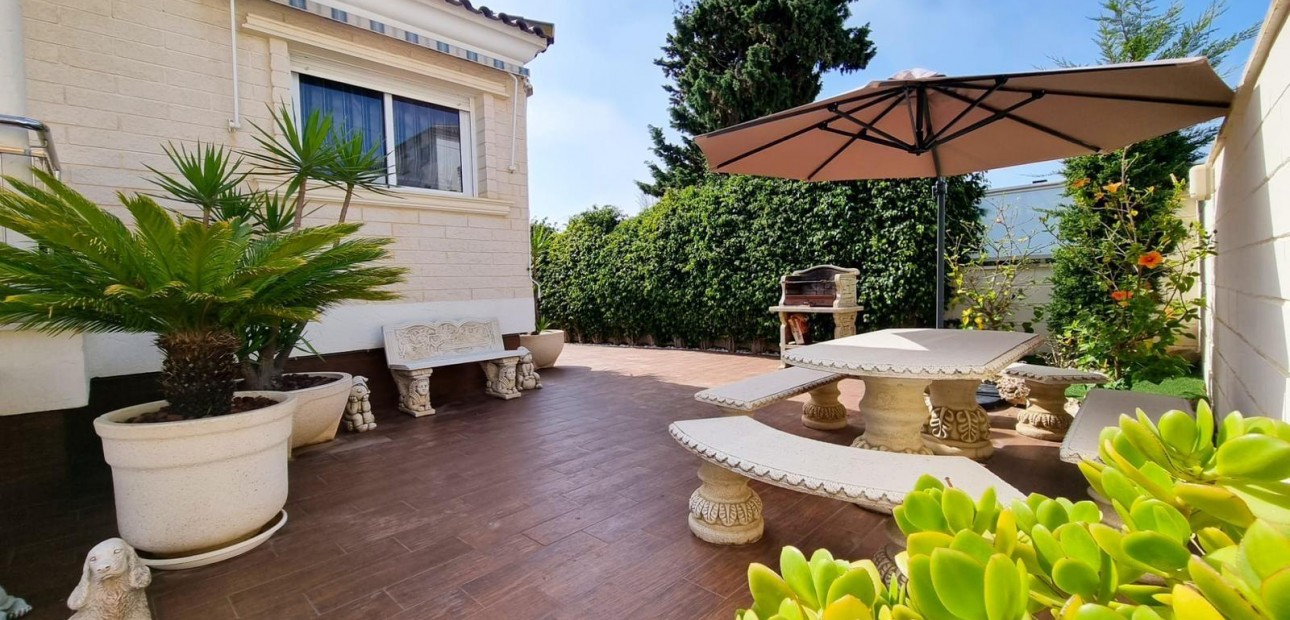 Sale - Villa -
Torrevieja - Torre la mata