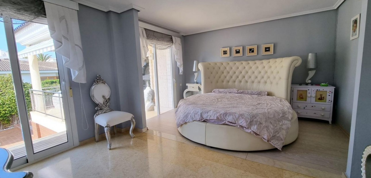 Sale - Villa -
Torrevieja - Torre la mata