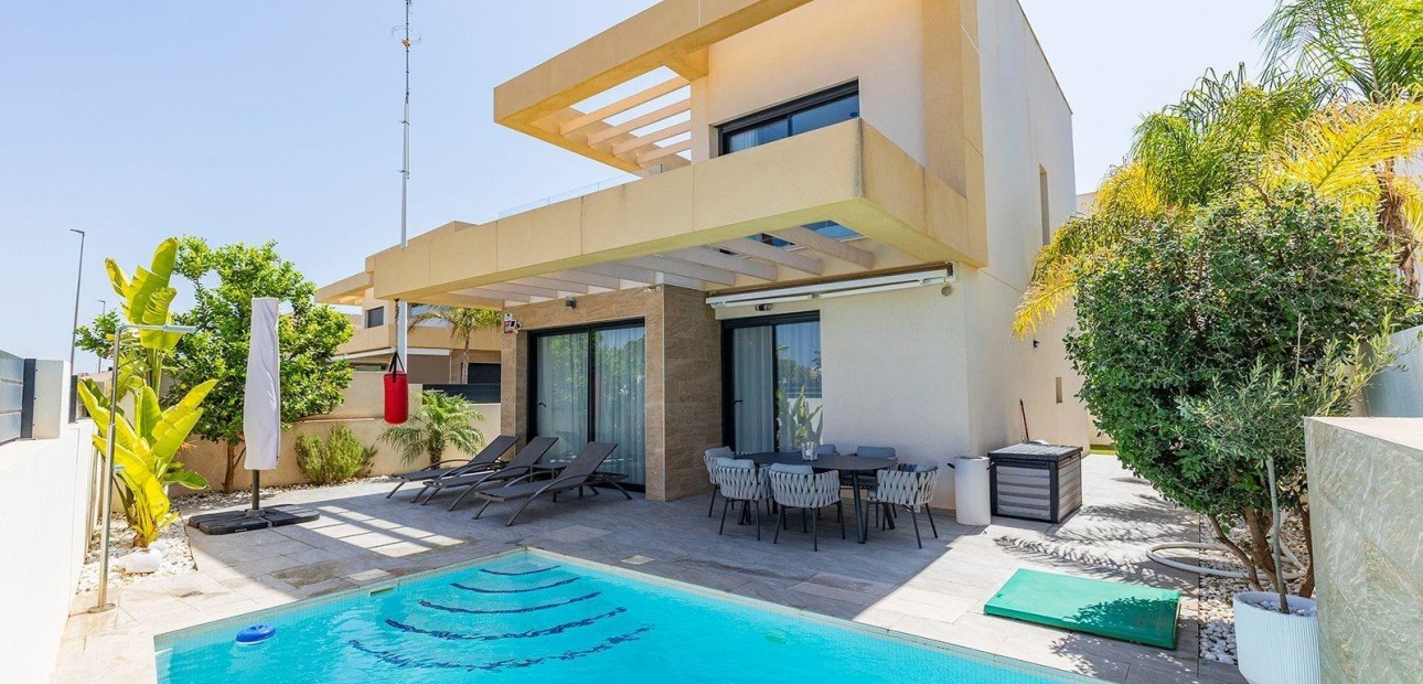 Venta - Villa -
Torrevieja - Torretas
