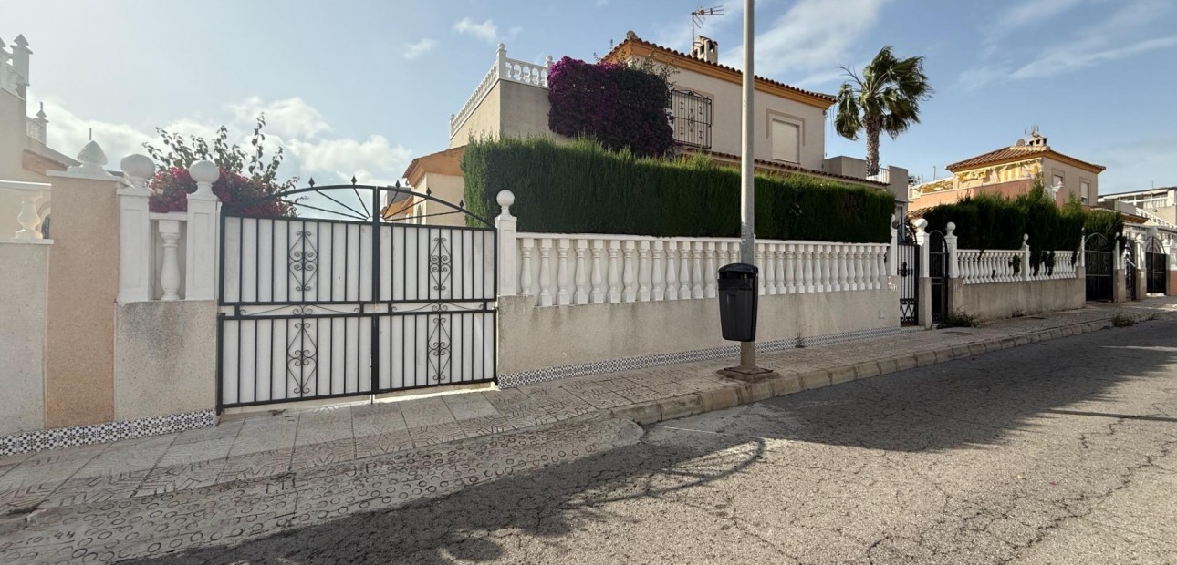 Sale - Villa -
Orihuela Costa - Villamartín-Las Filipinas