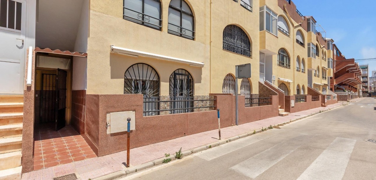Venta - Apartamento / piso -
Torrevieja - La Mata pueblo