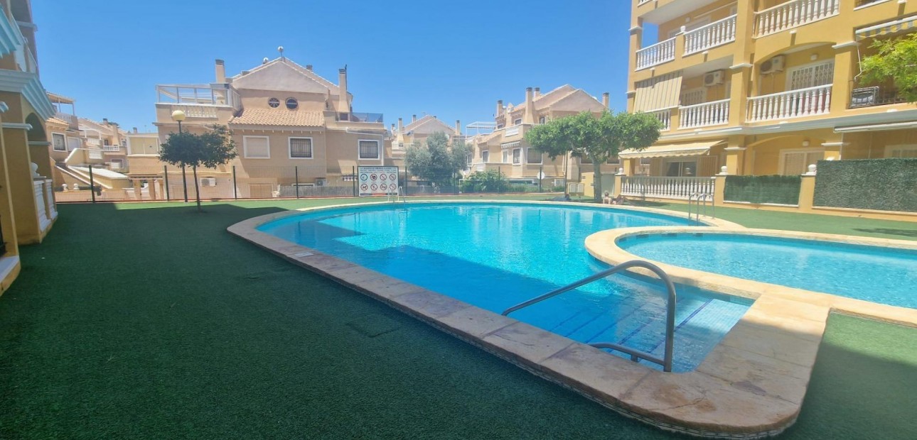 Sale - Apartment / flat -
Torrevieja - Torreblanca