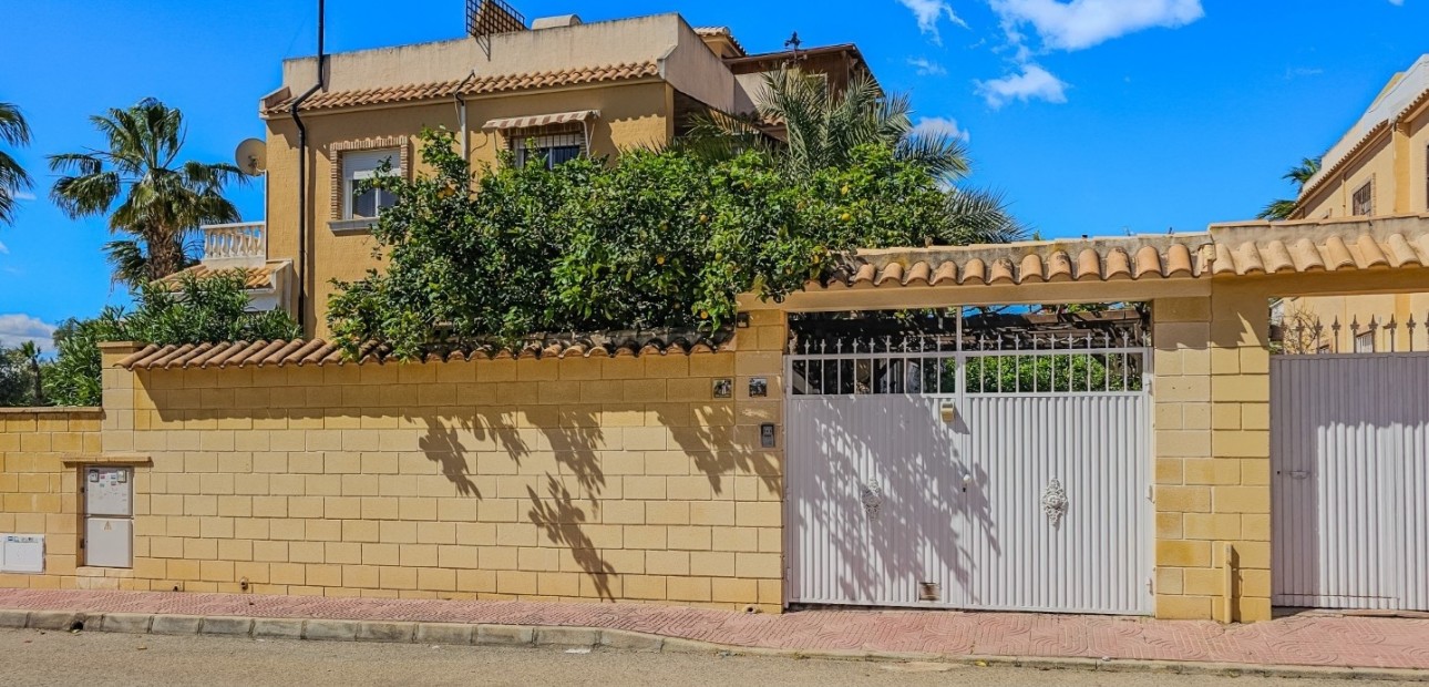 Herverkoop - Quad Villa -
Ciudad Quesada - Lo Marabu