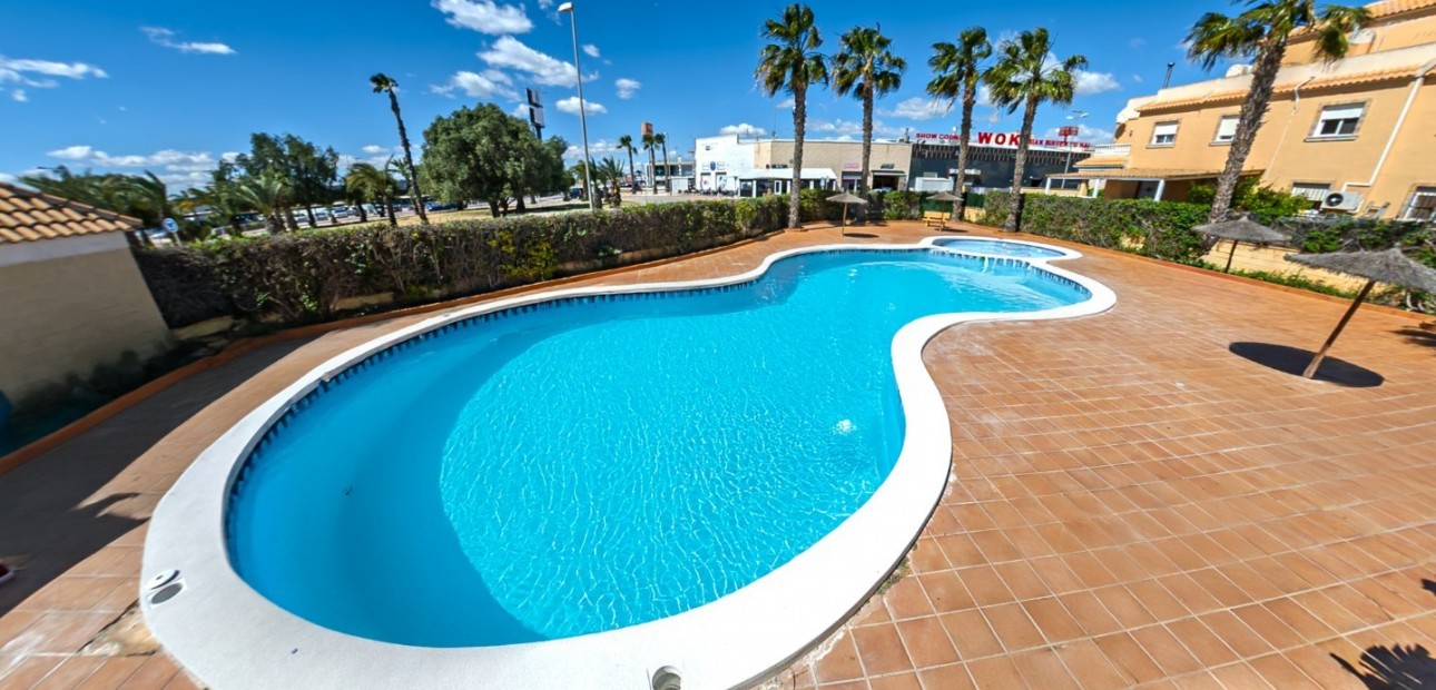 Herverkoop - Quad Villa -
Ciudad Quesada - Lo Marabu