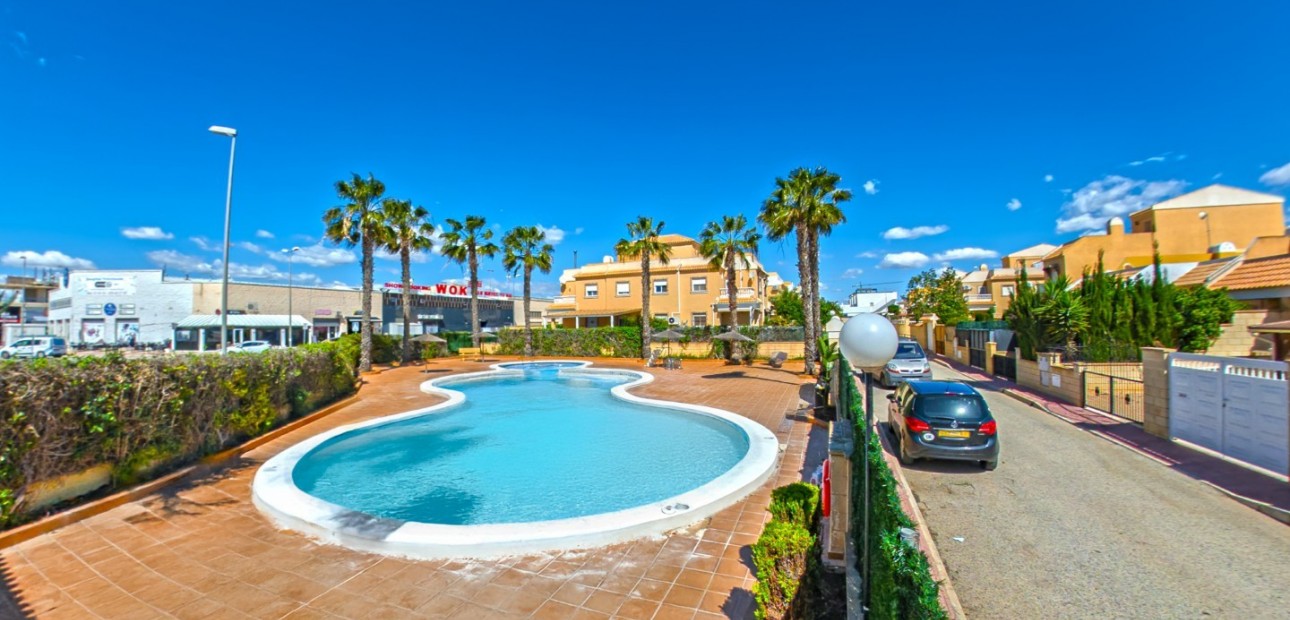 Herverkoop - Quad Villa -
Ciudad Quesada - Lo Marabu