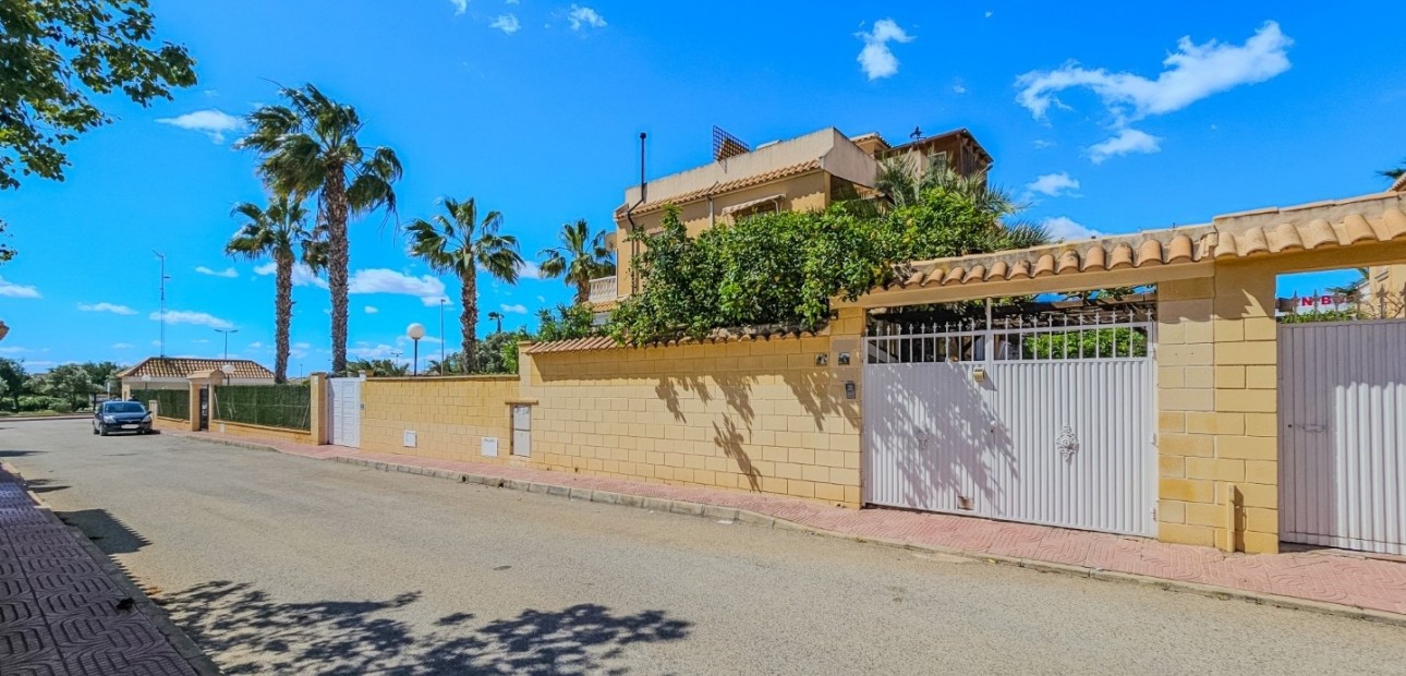 Herverkoop - Quad Villa -
Ciudad Quesada - Lo Marabu
