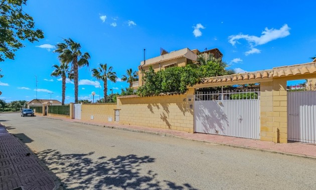 Herverkoop - Quad Villa -
Ciudad Quesada - Lo Marabu