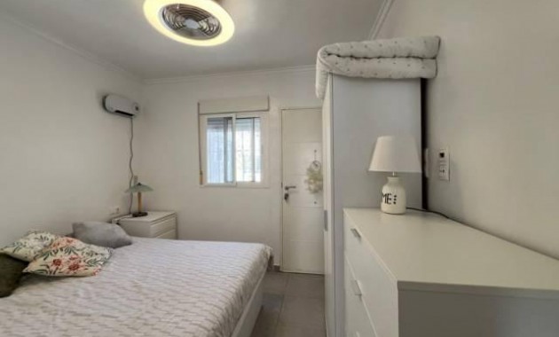 Venta - Bungalow -
Torrevieja - Torretas