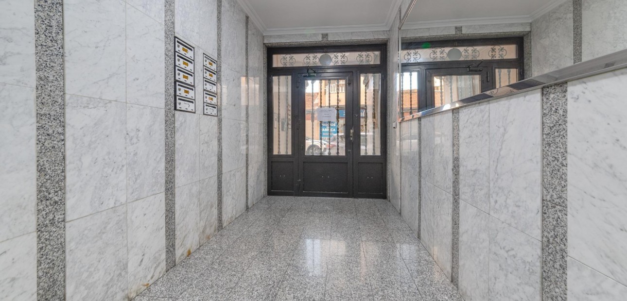 Herverkoop - Appartement / flat -
Torrevieja - torrevieja