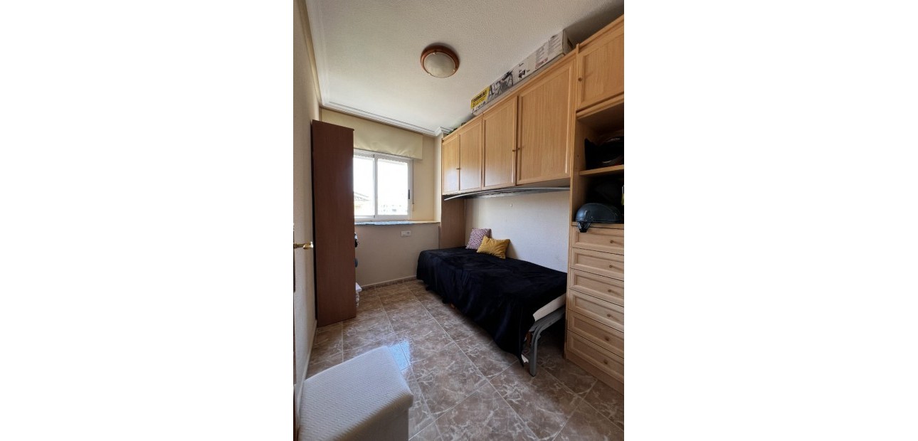 Sale - Apartment / flat -
Torrevieja - Torrevieja - Centre