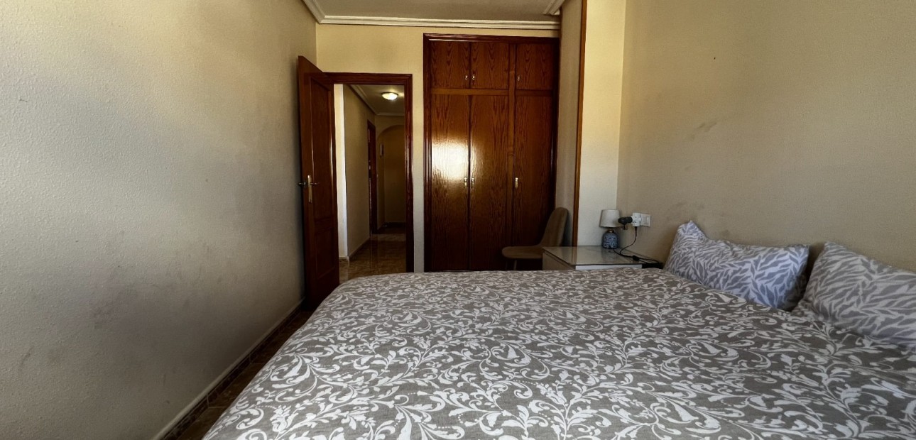 Sale - Apartment / flat -
Torrevieja - Torrevieja - Centre