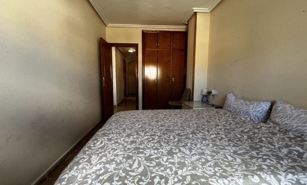 Sale - Apartment / flat -
Torrevieja - Torrevieja - Centre