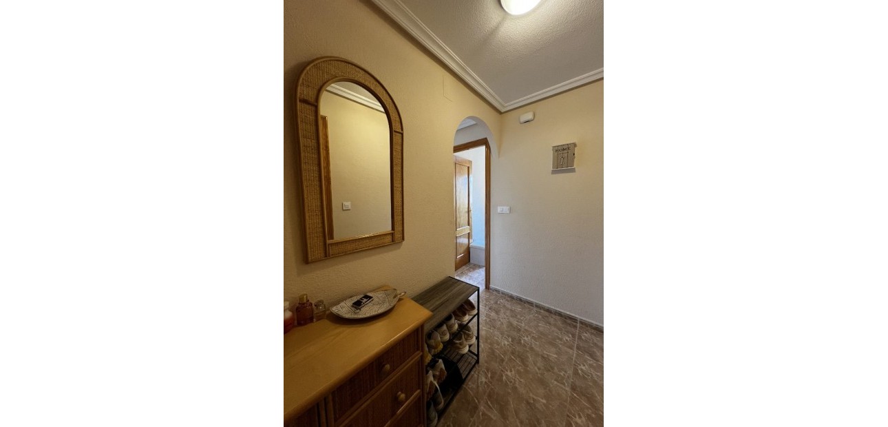 Sale - Apartment / flat -
Torrevieja - Torrevieja - Centre