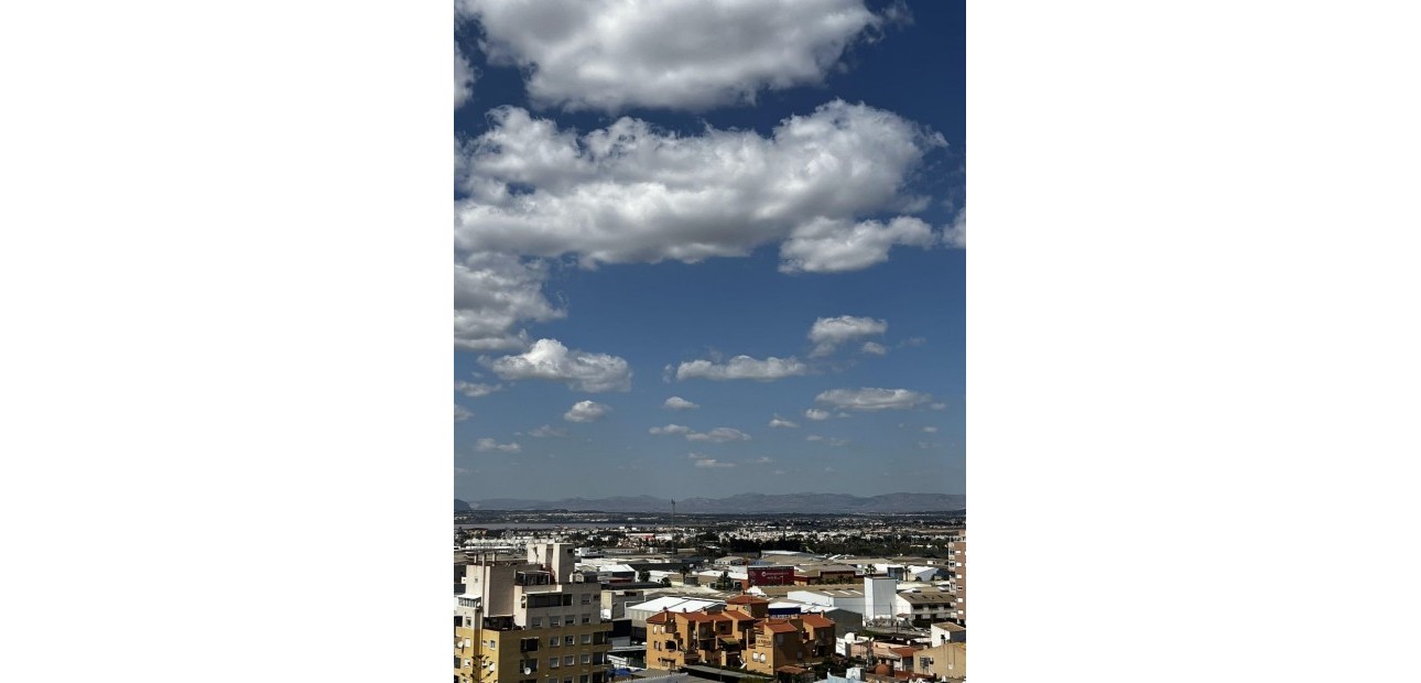 Sale - Apartment / flat -
Torrevieja - Torrevieja - Centre