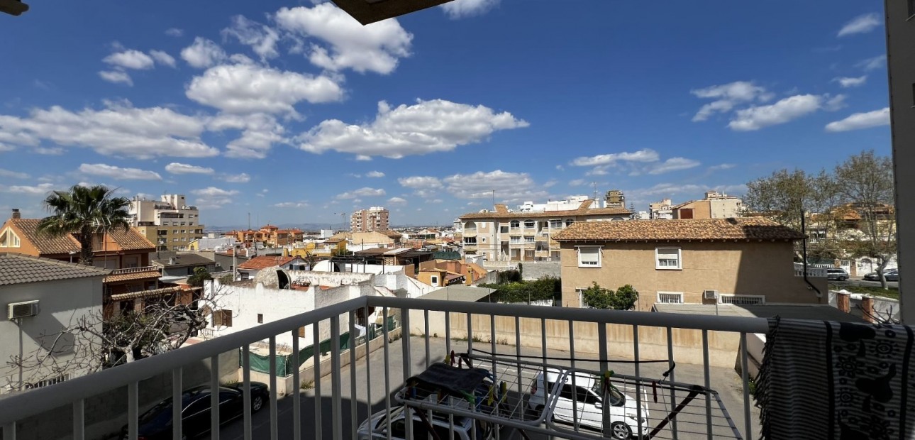 Sale - Apartment / flat -
Torrevieja - Torrevieja - Centre