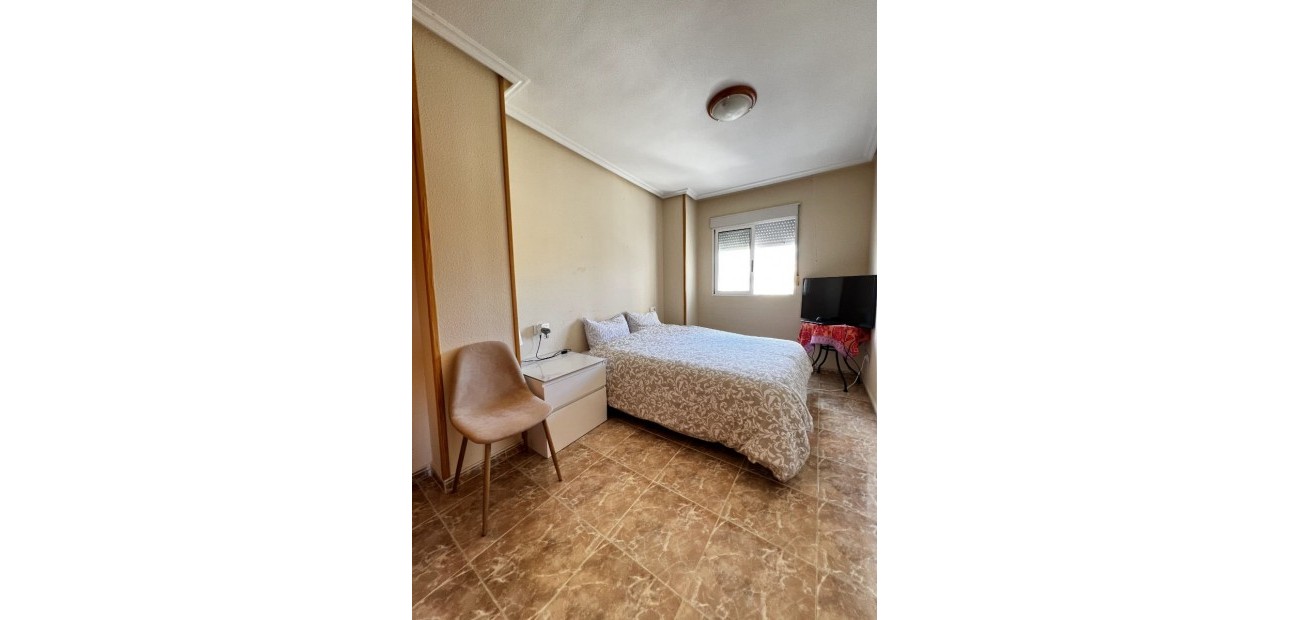 Sale - Apartment / flat -
Torrevieja - Torrevieja - Centre