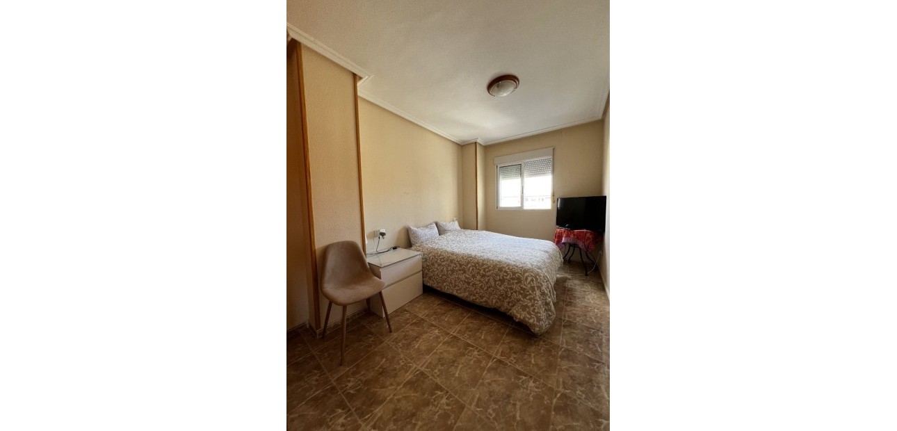Sale - Apartment / flat -
Torrevieja - Torrevieja - Centre