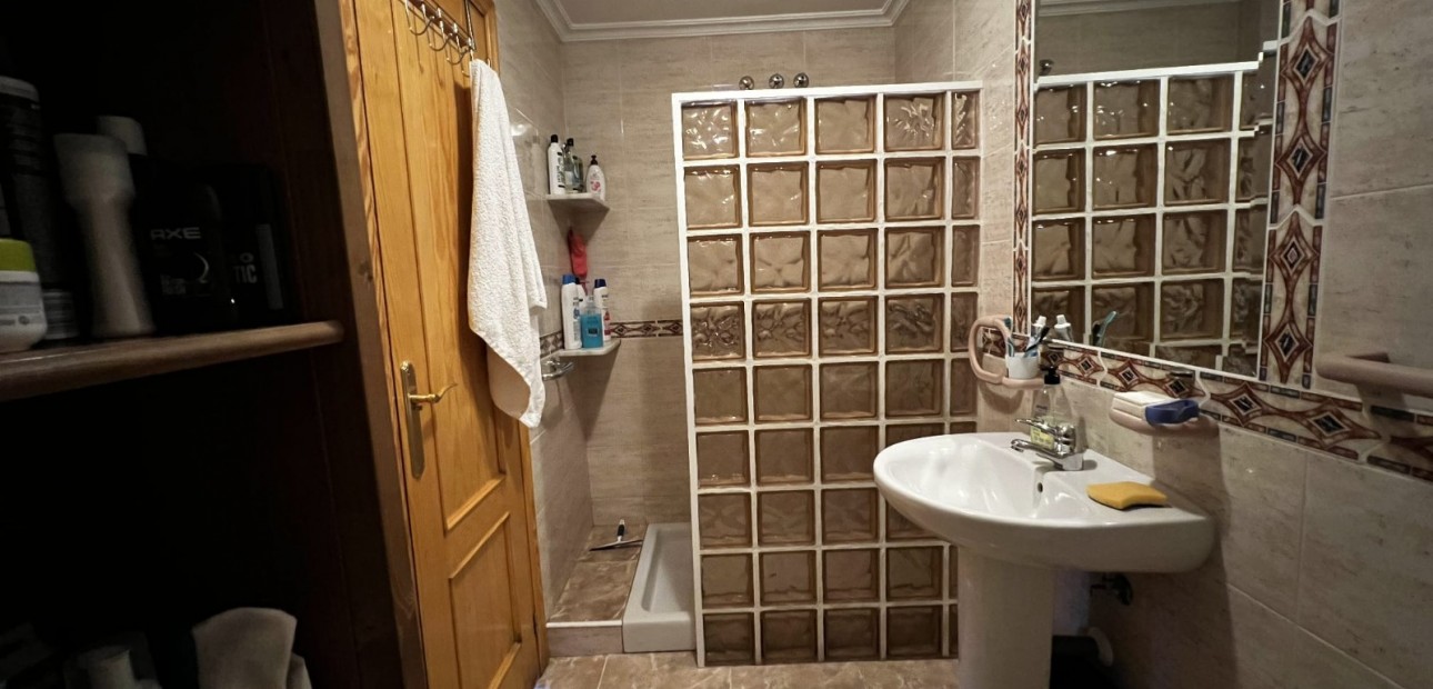 Sale - Apartment / flat -
Torrevieja - Torrevieja - Centre