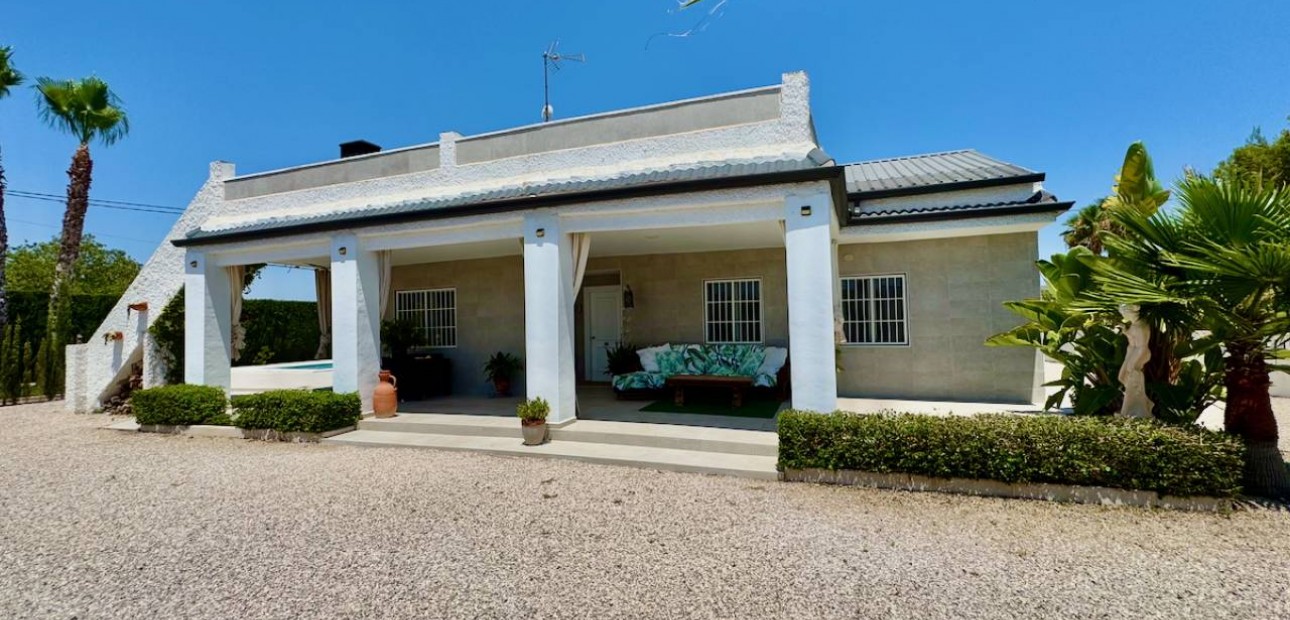 Sale - Finca / Country Property -
Torrellano