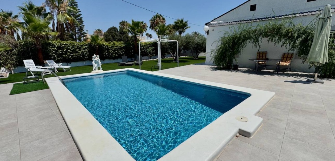 Sale - Finca / Country Property -
Torrellano