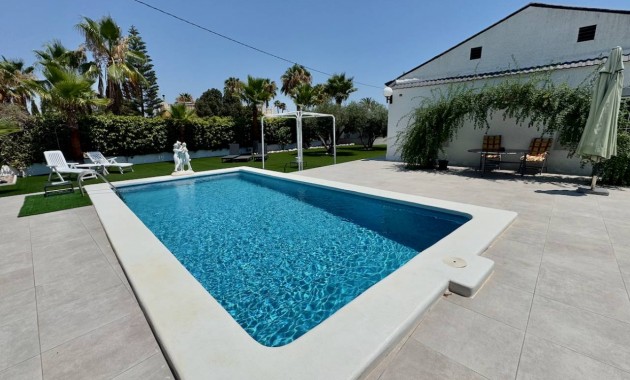 Sale - Finca / Country Property -
Torrellano