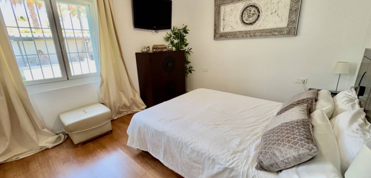 Sale - Finca / Country Property -
Torrellano