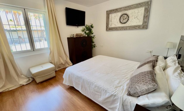 Sale - Finca / Country Property -
Torrellano