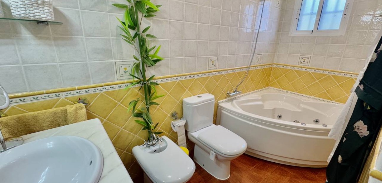 Sale - Finca / Country Property -
Torrellano