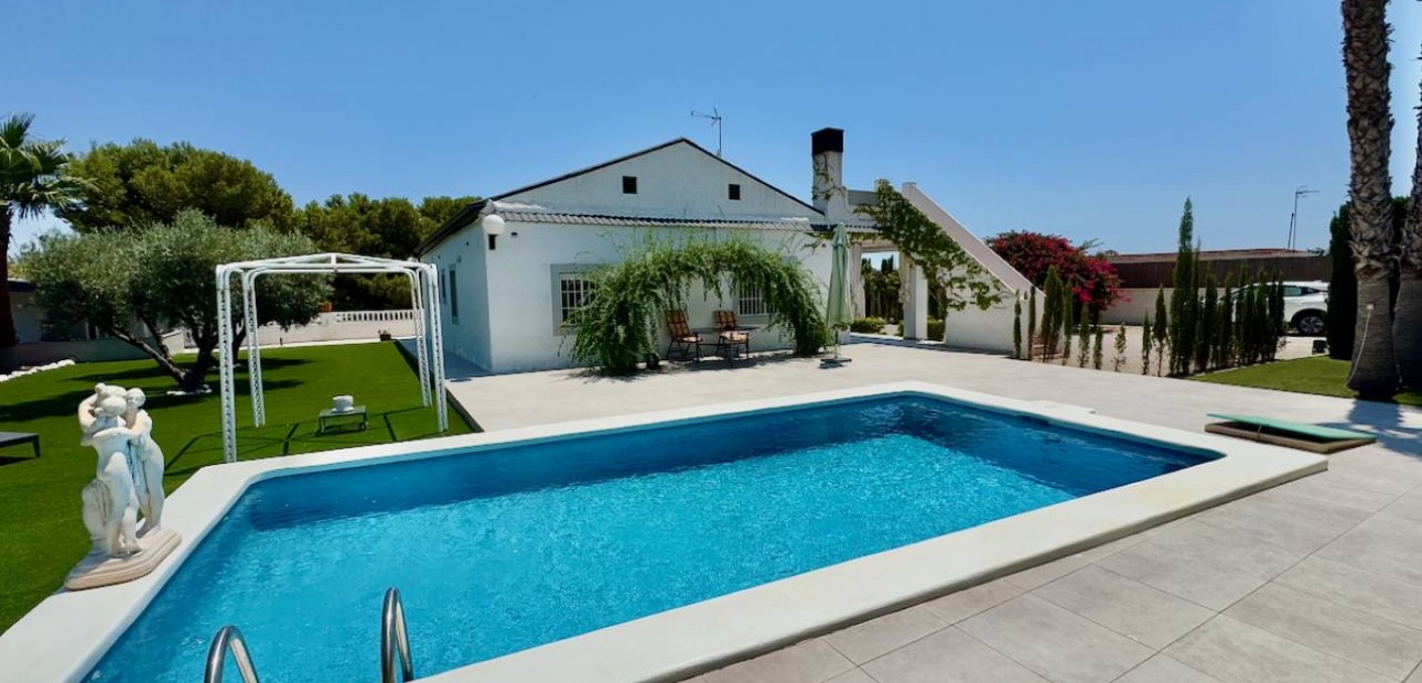 Sale - Finca / Country Property -
Torrellano