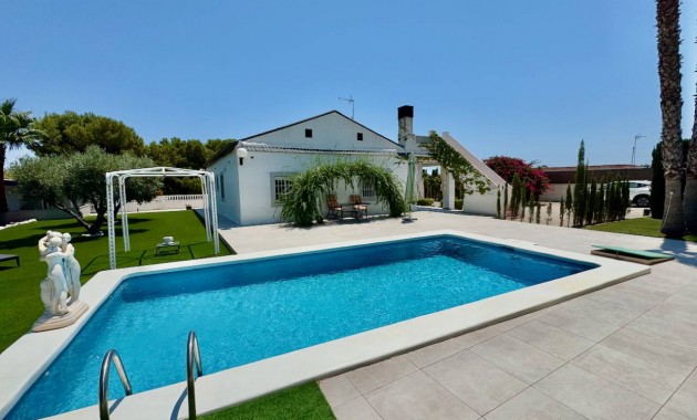 Sale - Finca / Country Property -
Torrellano