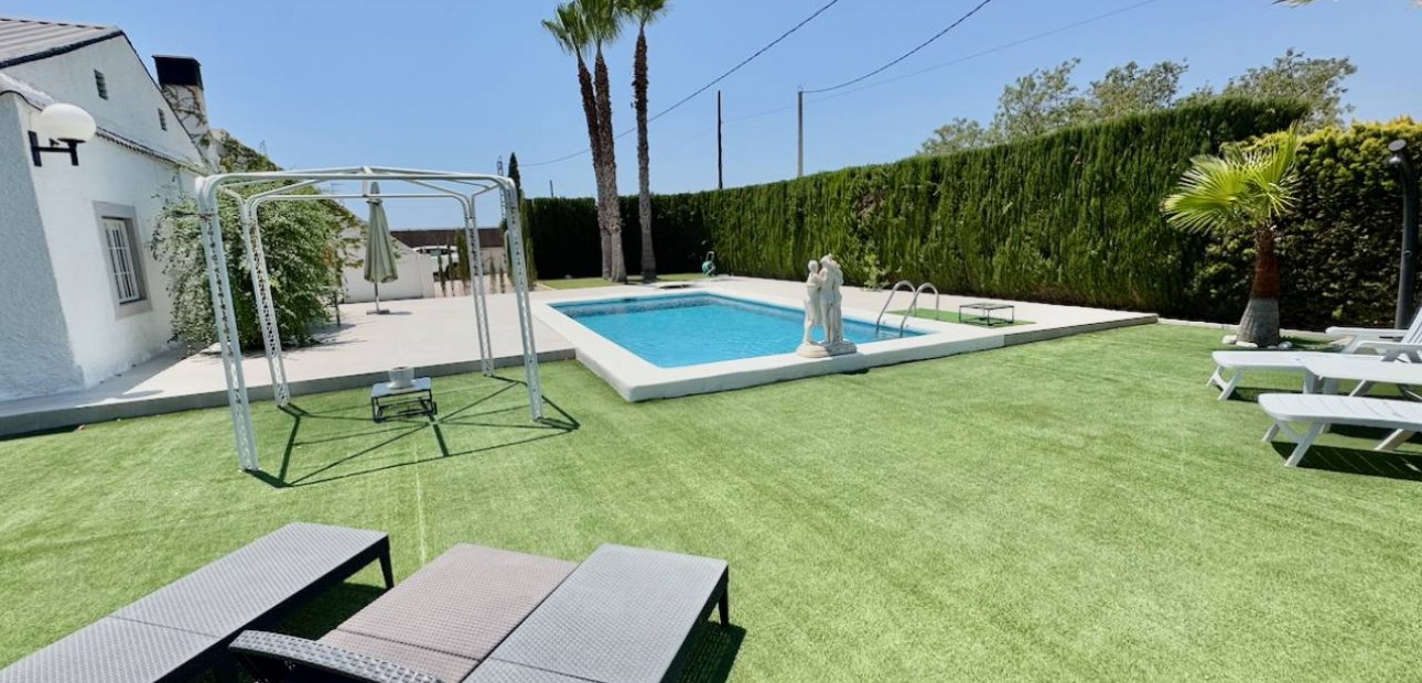 Sale - Finca / Country Property -
Torrellano