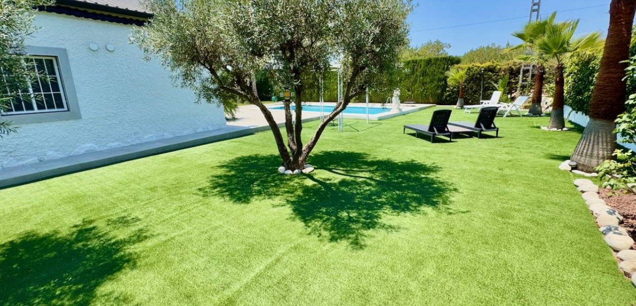 Sale - Finca / Country Property -
Torrellano