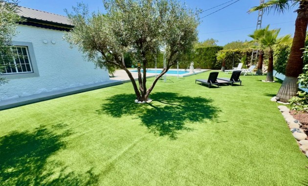 Sale - Finca / Country Property -
Torrellano