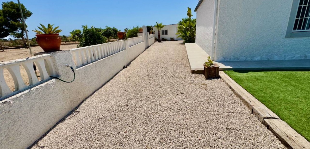 Sale - Finca / Country Property -
Torrellano