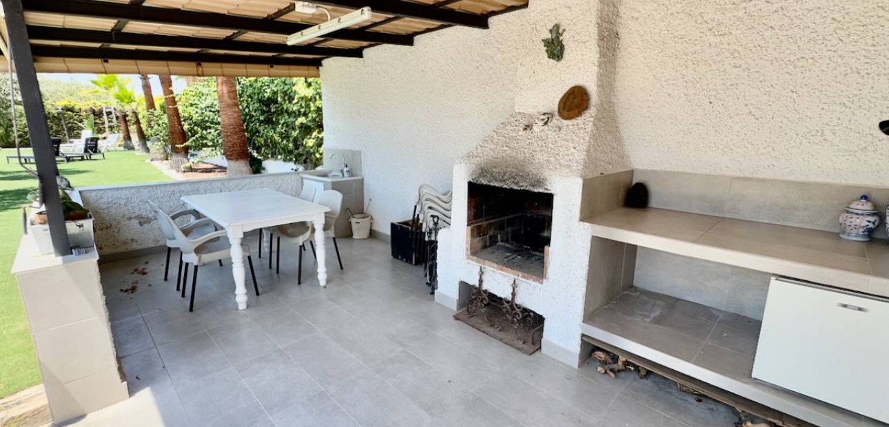 Sale - Finca / Country Property -
Torrellano