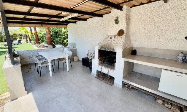 Sale - Finca / Country Property -
Torrellano