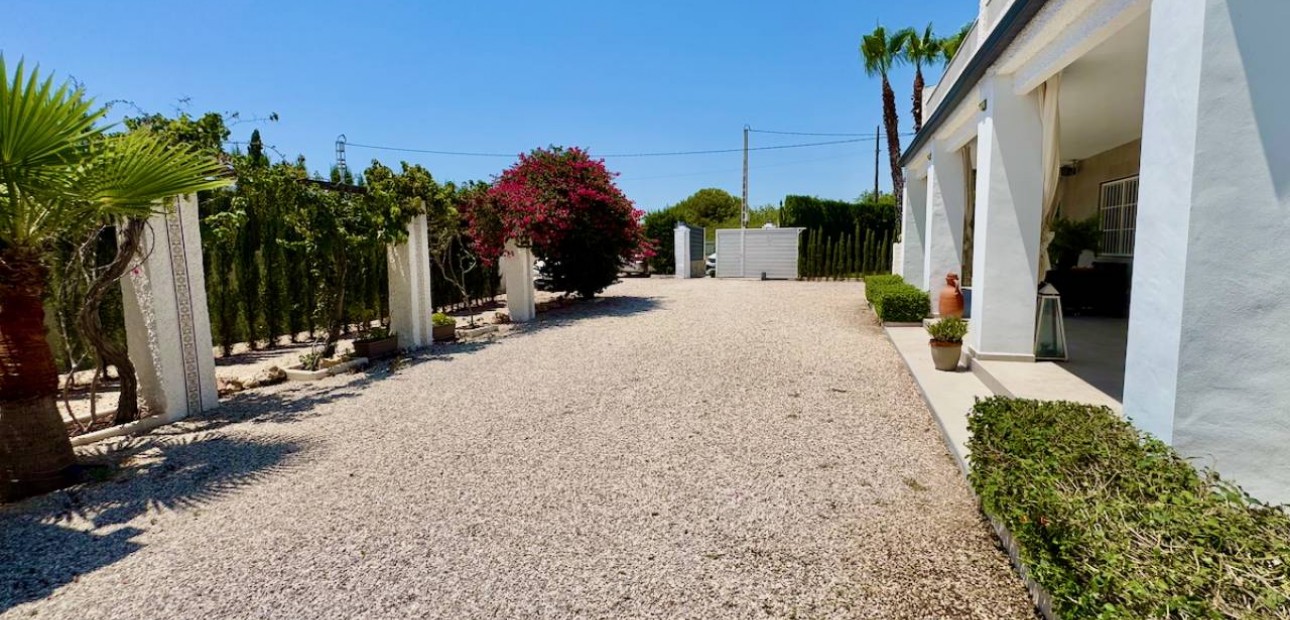 Sale - Finca / Country Property -
Torrellano